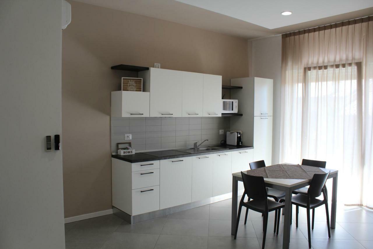 Residenza Sante Aparthotel Lazise Bagian luar foto
